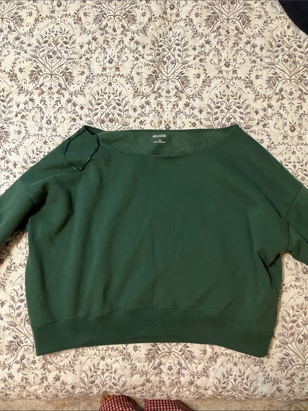 Hollister Dark Green Off-the-Shoulder Women's Sweater